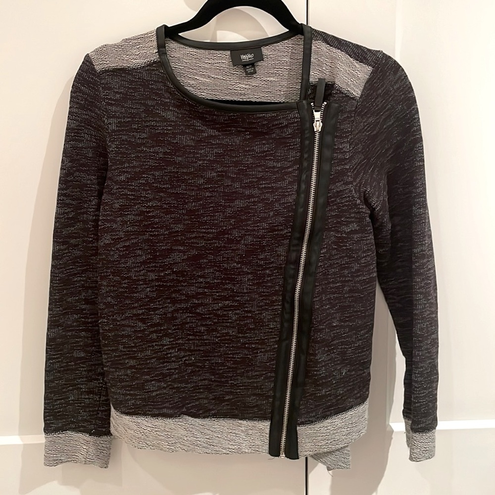 Black and gray sweater / sweatshirt with zipper